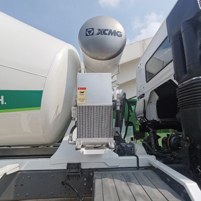 1024.00cm * 250.00cm * 345.00cm Zware betonmixer met banden en hydraulisch stuur