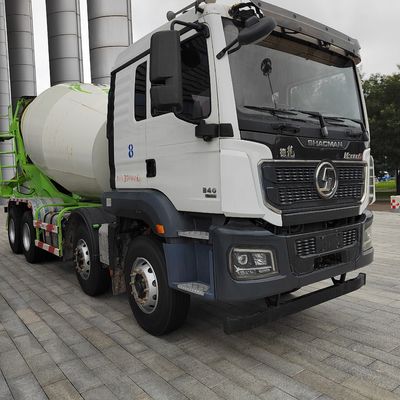 Betonmengsel Sinotruk Chassis Agitator Truck met hydraulisch stuur