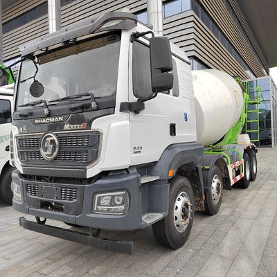 Betonmengsel Sinotruk Chassis Agitator Truck met hydraulisch stuur
