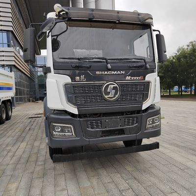 Gebruikt Sinotruk Chassis Hydraulische cementtruck voor het op de locatie mengen van dieselbrandstof en meer