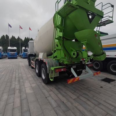 Gebruikt Sinotruk Chassis Hydraulische cementtruck voor het op de locatie mengen van dieselbrandstof en meer