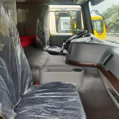 Krachtige HOWO Truck Tractor voor het transport van zware vracht 6.8x2.5x3.8m Pakketgrootte