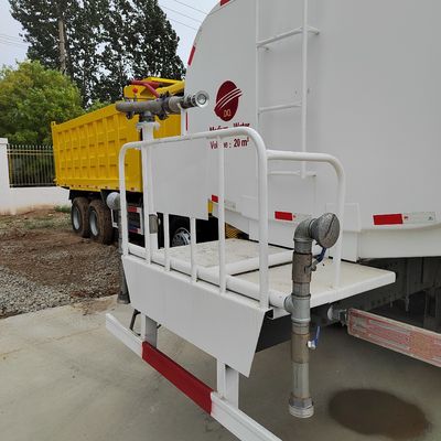Sinotruk Chassis 20tons Gebruikte HOWO 6X4 Waterlevering Truck Watertanker Truck met band