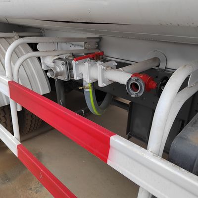 Sinotruk Chassis 20tons Gebruikte HOWO 6X4 Waterlevering Truck Watertanker Truck met band