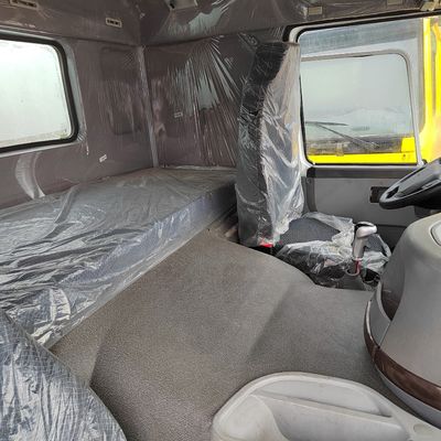 Transport HOWO Waterleverancier met dieselbrandstof en laadbak van koolstofstaal