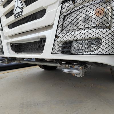 Transport HOWO Waterleverancier met dieselbrandstof en laadbak van koolstofstaal