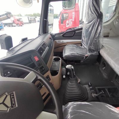 2024 Sinotruk zware offroad dumptruck met buisloze banden en ≤5 zitplaatsen