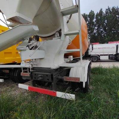 Verkoop van Sinotruk Truck 6X4 Waterlevering Heavy Duty Mixer met handgeschakeld type