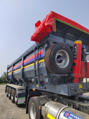 Op maat gemaakte kleuren zelfontlaadbare graantransport aanhangwagen 8000-9000 mm wielbasis en meer