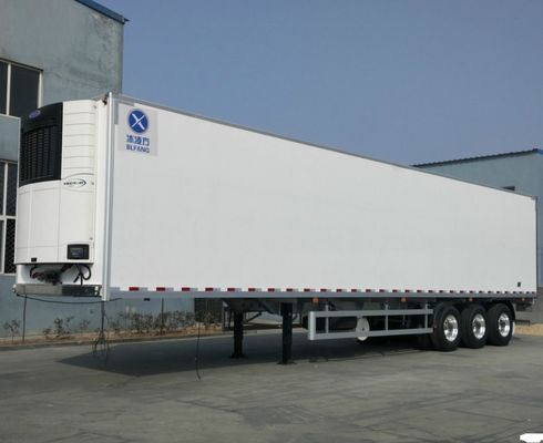 Grote voedingsmiddelenvervoer Sinotruk Chassis Koeltrailer 8.000kg Bruto Gewicht
