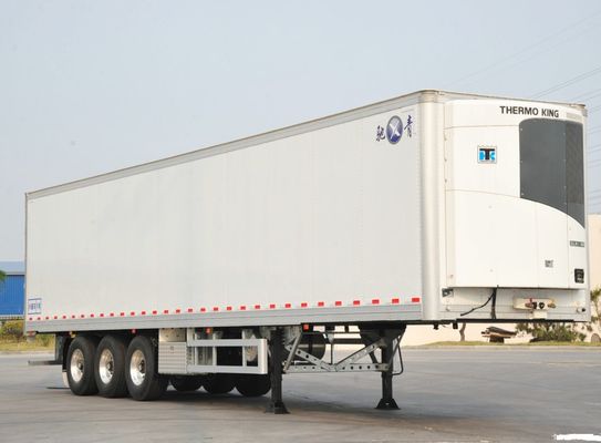 Grote voedingsmiddelenvervoer Sinotruk Chassis Koeltrailer 8.000kg Bruto Gewicht
