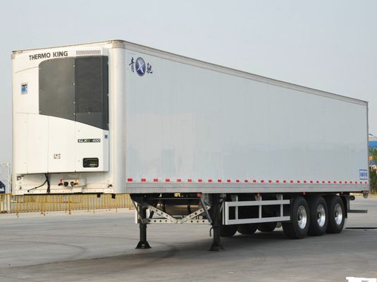 Grote voedingsmiddelenvervoer Sinotruk Chassis Koeltrailer 8.000kg Bruto Gewicht