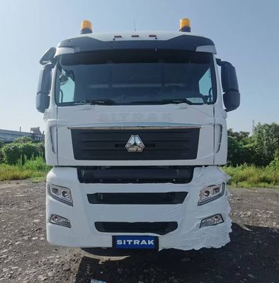 Gebruikte buisloze zware trekker vrachtvervoertruck Sitrak met een brandstofcapaciteit van 600 liter