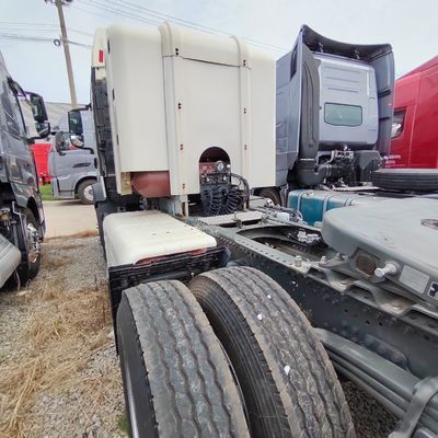 Sinotruk HOWO Cnl LNG-tractorkop voor het slepen van een halfrol 6×4 aandrijflijn