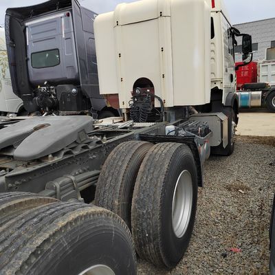 336 pk Sinotruk HOWO vrachtvoertuig met ≤ 5 zitplaatsen en betaalbaar CNG/LNG