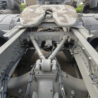 Zware vrachtwagen met automatische transmissie Euro6 HOWO LNG-tractor-aanhangerkop voor zware voertuigen