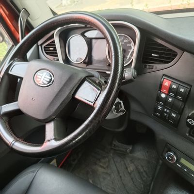 CA4250P66M25T1E6 6X4 trekkertruck met stuurondersteuning en DOT-certificering