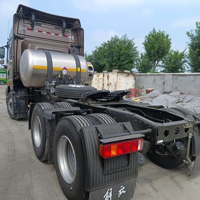 Transportvoertuig met 630 pk bevrijdingsgastraktor met banden en geavanceerd stuurstelsel