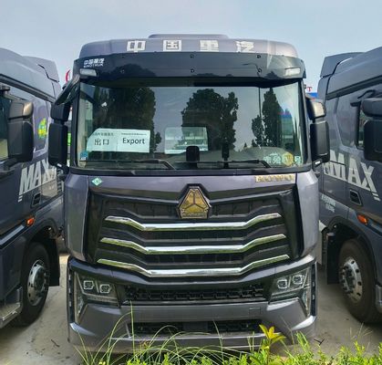 Gepersonaliseerde Haowo LNG Traktor 6 * 4/4 * 2/6 * 2 580HP tot 700HP Transport Truck