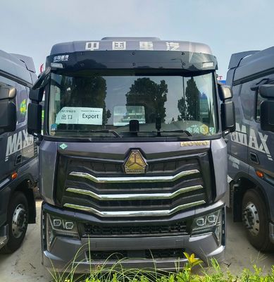 Carbon Steel HOWO LNG Traction Truck 6 * 4/4 * 2/6 * 2 480HP tot 700HP Transport Truck