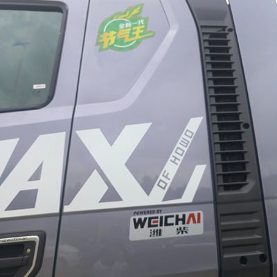 2024 HOWO Max LNG540HP Automatische transmissie trekkertruck met buisloze banden