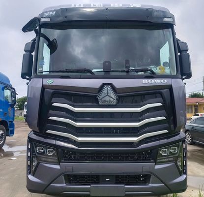 2024 Heavy Duty HOWO 6X4/4X4 10/8 Wielgebruikte trekkrachtvervoertruck kop met banden