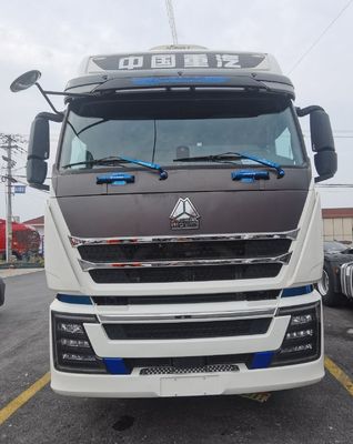 Het vrachtvervoer wordt gemakkelijker gemaakt met een zware HOWO 6X4 vrachtwagen met een laadvermogen van 110 kg