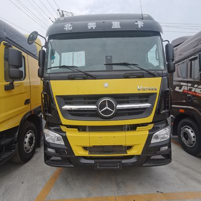 Zware vrachtwagen Beijing Benz-tractortruck met een chassis van Sinotruk met een motor met een capaciteit van &gt; 8 liter