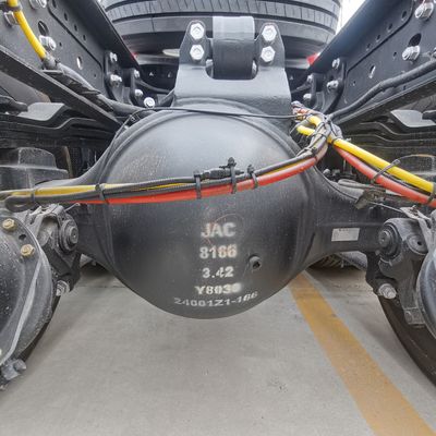 JAC 6X4 Truck met 600L brandstoftank Buisloze bandenontwerp 351-450 pk