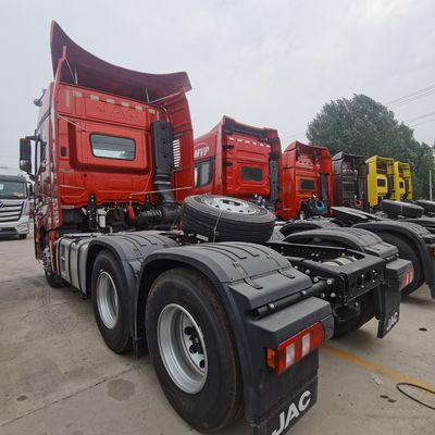 Op maat gemaakte aanvraag Effectieve commerciële JAC 6X4 Truck voor het slepen van dumper trailers
